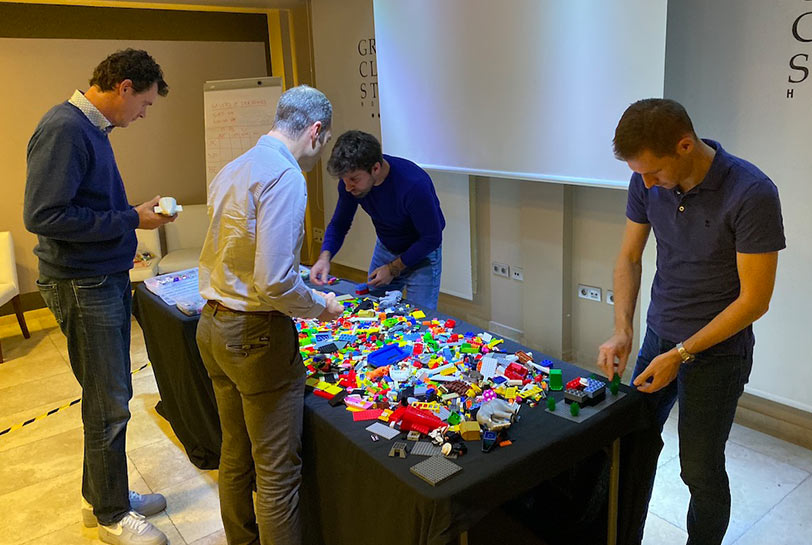 Empezar con buen pie: alinear equipos para el nuevo año - Inspirar con Lego Bricks